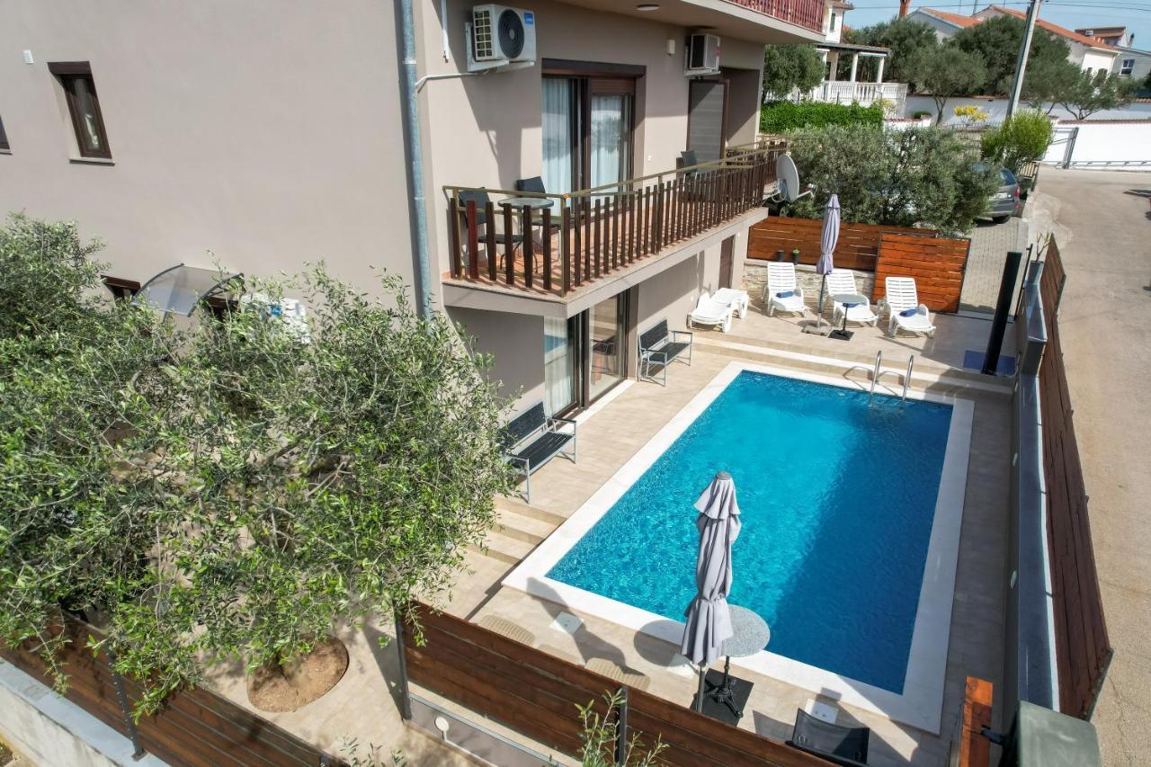 Pool Apartments Julia Zara Esterno foto