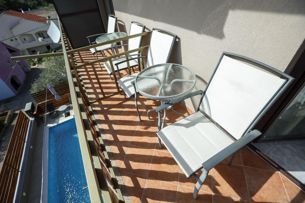 Pool Apartments Julia Zara Esterno foto