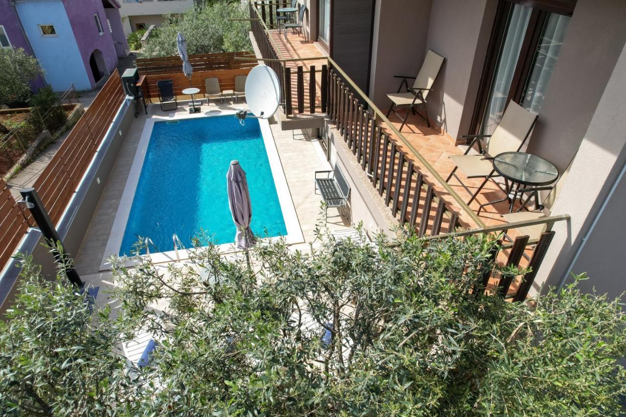 Pool Apartments Julia Zara Esterno foto