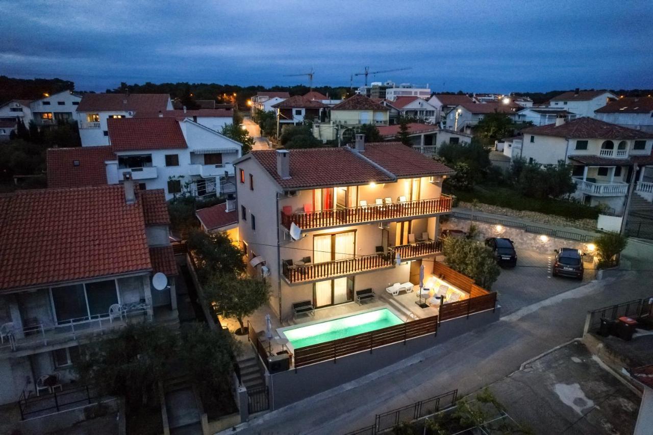 Pool Apartments Julia Zara Esterno foto