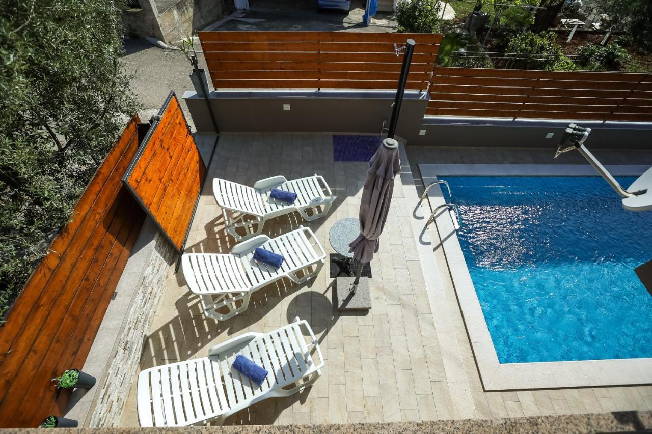 Pool Apartments Julia Zara Esterno foto
