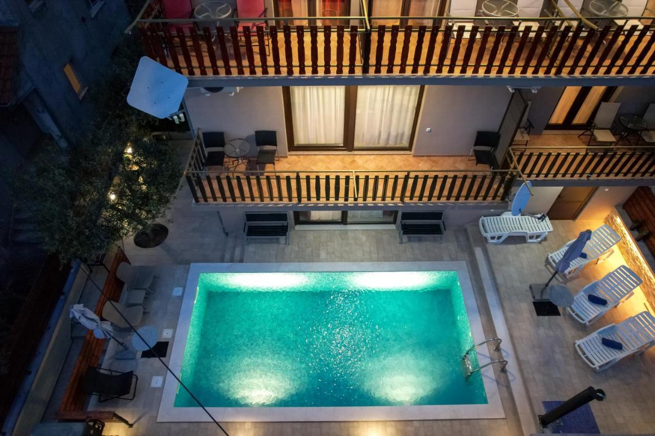 Pool Apartments Julia Zara Esterno foto