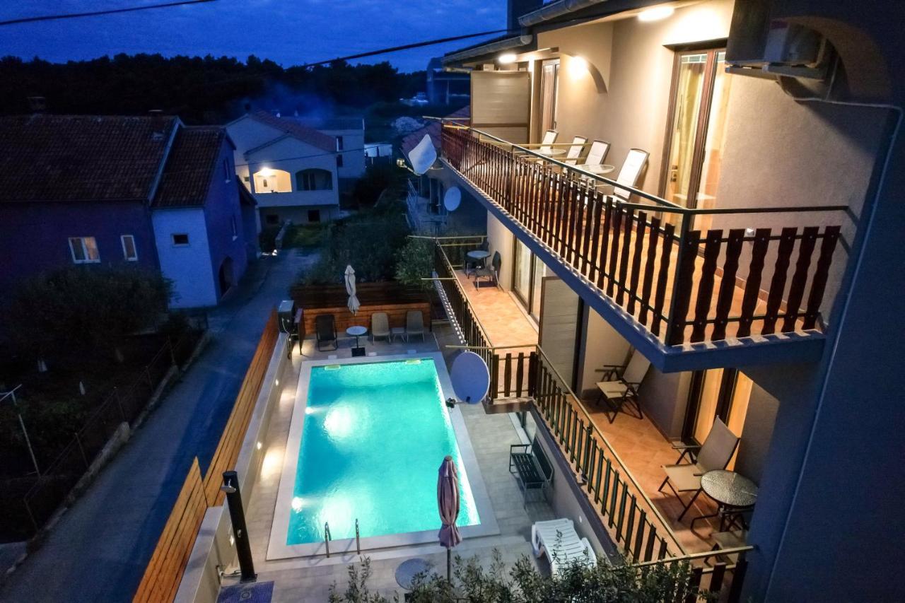Pool Apartments Julia Zara Esterno foto