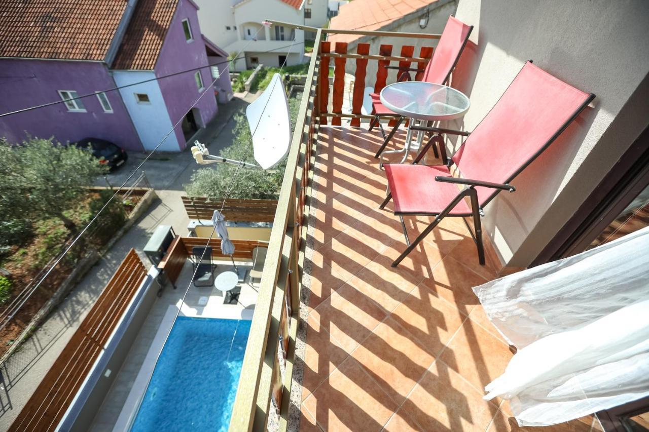 Pool Apartments Julia Zara Esterno foto