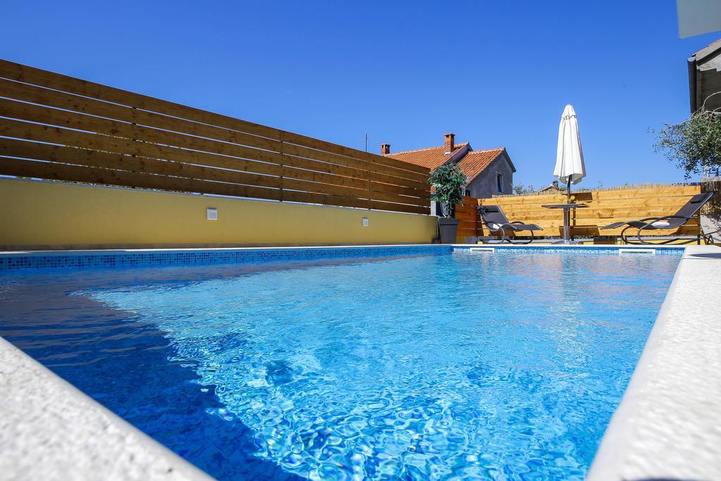 Pool Apartments Julia Zara Esterno foto