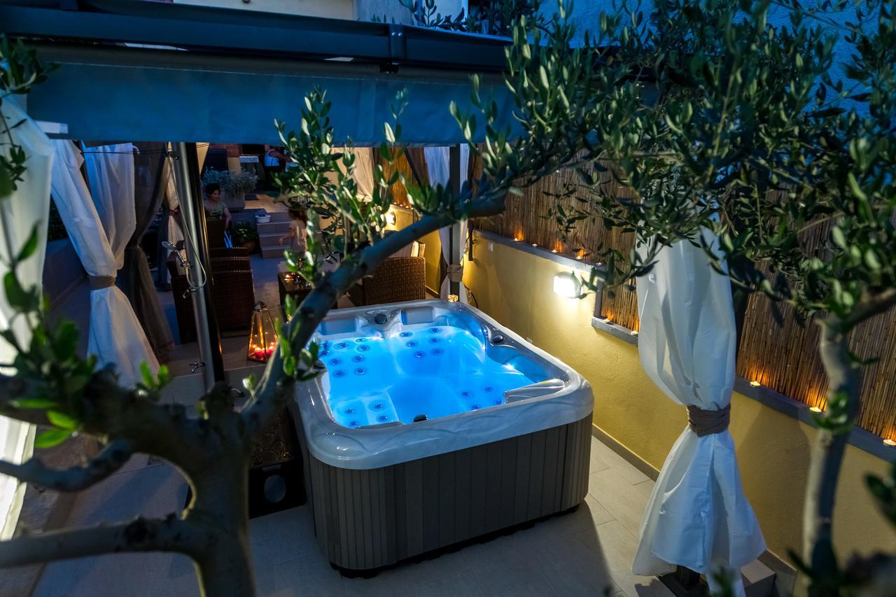 Pool Apartments Julia Zara Esterno foto